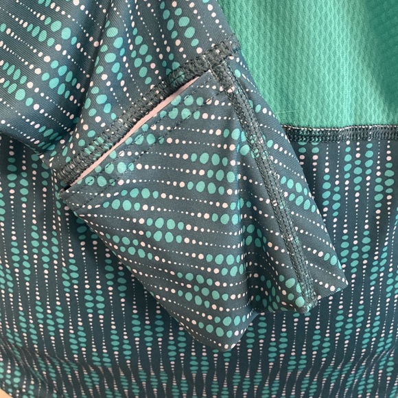 Sz M Patagonia Hoodie - Stretchy with Unique Features- Excelllent Condition ❤️😊 - Picture 8 of 13